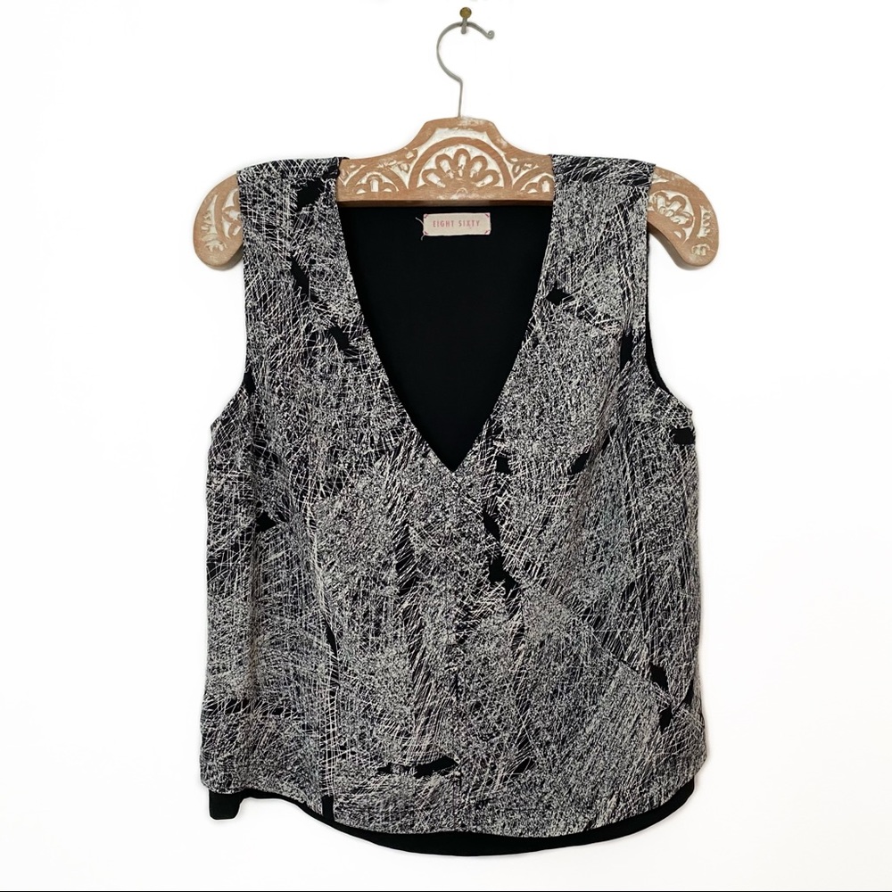 Eight Sixty Printed Tank Top V-Neck Black & White